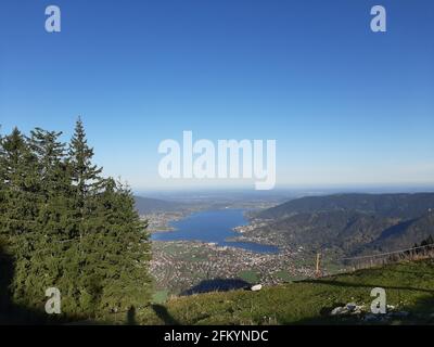 Faszinierender Blick auf den Tegernsee in den bayerischen alpen Stockfoto