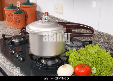 Schnellkochfeld; Foto über Herd in der Küche. Stockfoto