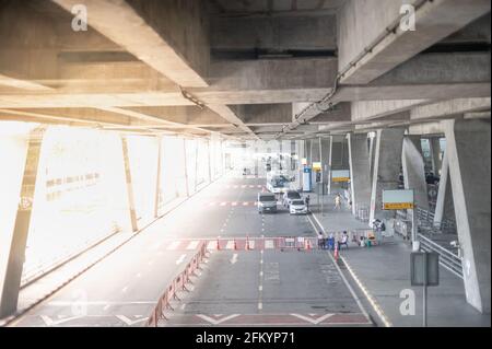 BANGKOK THAILAND APR 14 2021 der Busterminal Service Komfort für Passagiere oder Reisende gehen in die Stadt am Flughafen. Stockfoto