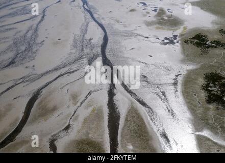 Abstrakte Luftaufnahme der Flussmündung des Chemainus, Chemainus Valley, Vancouver Island, British Columbia, Kanada. Stockfoto