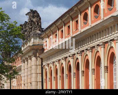 Potsdam, Deutschland. Mai 2021. Das Filmmuseum in der Breiten Straße in der Innenstadt. Aufgrund der Corona-Vorschriften sind die Ausstellungen und das Kino seit 22.04.2021 bis auf weiteres geschlossen. Nur der virtuelle Kinosaal 'Kino2online' kann besichtigt werden. Quelle: Soeren Stache/dpa-Zentralbild/ZB/dpa/Alamy Live News Stockfoto