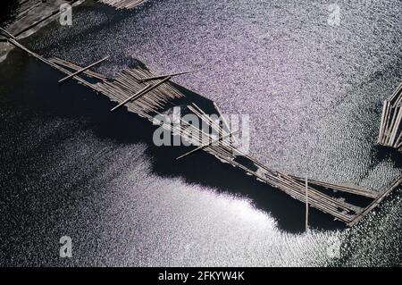 Blockbooms im Ladysmith Harbour, Vancouver Island Luftaufnahmen, British Columbia, Kanada. Stockfoto