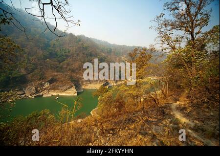 Trekking entlang des Sarda Flusses auf dem Weg nach Chuka Village, Uttarakhand, Indien Stockfoto