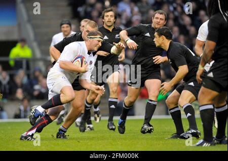 ENGLAND V NEUSEELAND IN TWICKENHAM 21/11/09. DYLAN HARTLEY. BILD DAVID ASHDOWN Stockfoto