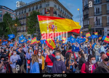 Madrid, Spanien. Mai 2021. Isabel Diaz Ayuso, eine absolute Fremde ohne große Reise vor zwei Jahren, wird als ein echtes politisches Phänomen konsolidiert. Die Madrider Präsidentin und Kandidatin der PP ist die große Siegerin der Wahlen in Madrid, wo sie bis zu mehr Sitze als die drei linken Parteien zusammen gekehrt hat, was ihr eine bequeme und ohne Vox für jedes Gesetz regieren wird. (Foto von Alberto Sibaja/Pacific Press) Quelle: Pacific Press Media Production Corp./Alamy Live News Stockfoto