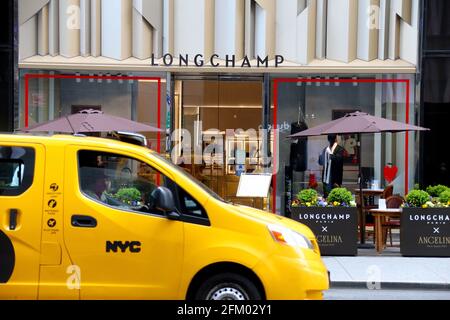 Angelina Paris eröffnet am 4. Mai 2021 eine Pop-up-Terrasse im Longchamp-Store auf der Fifth Avenue in New York, NY. Die 15 Sitzplätze sind täglich von Mai bis Juli geöffnet.Foto von Charles Guerin/ABACAPRESS.COM Stockfoto