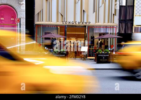 Angelina Paris eröffnet am 4. Mai 2021 eine Pop-up-Terrasse im Longchamp-Store auf der Fifth Avenue in New York, NY. Die 15 Sitzplätze sind täglich von Mai bis Juli geöffnet.Foto von Charles Guerin/ABACAPRESS.COM Stockfoto