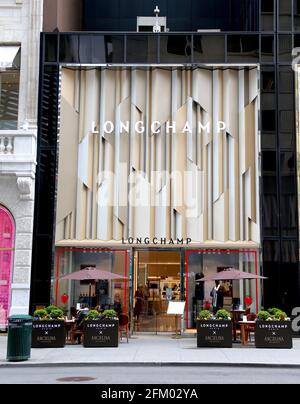 Angelina Paris eröffnet am 4. Mai 2021 eine Pop-up-Terrasse im Longchamp-Store auf der Fifth Avenue in New York, NY. Die 15 Sitzplätze sind täglich von Mai bis Juli geöffnet.Foto von Charles Guerin/ABACAPRESS.COM Stockfoto