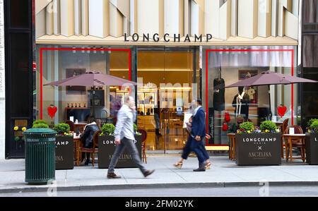 Angelina Paris eröffnet am 4. Mai 2021 eine Pop-up-Terrasse im Longchamp-Store auf der Fifth Avenue in New York, NY. Die 15 Sitzplätze sind täglich von Mai bis Juli geöffnet.Foto von Charles Guerin/ABACAPRESS.COM Stockfoto