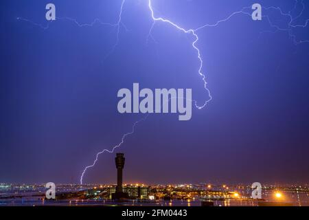 Schließen Blitzschlag vor herannahenden Staubstürmen Stockfoto