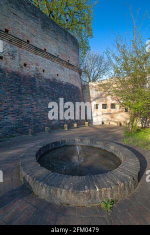 Lueginsland, Teil der mittelalterlichen Stadtmauer in Augsburg, Bayern, Deutschland Stockfoto