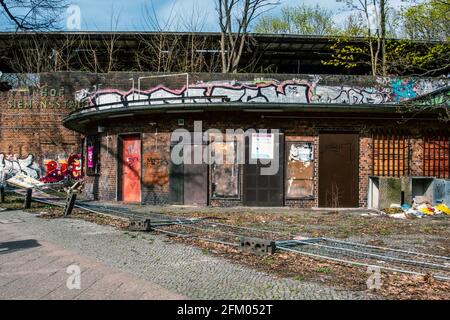 S Siemensstadt. Verlassene S-Bahn-Station auf der Siemensbahn-Linie, gebaut 1927-1929 von Siemens & Halske - Siemensstadt, Spandau, Berlin Stockfoto