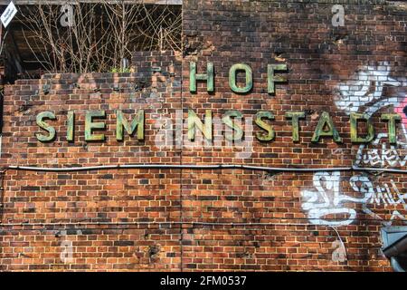 S Siemensstadt. Verlassene S-Bahn-Station auf der Siemensbahn-Linie, gebaut 1927-1929 von Siemens & Halske - Siemensstadt, Spandau, Berlin Stockfoto