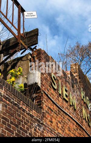 S Siemensstadt. Verlassene S-Bahn-Station auf der Siemensbahn-Linie, gebaut 1927-1929 von Siemens & Halske - Siemensstadt, Spandau, Berlin Stockfoto