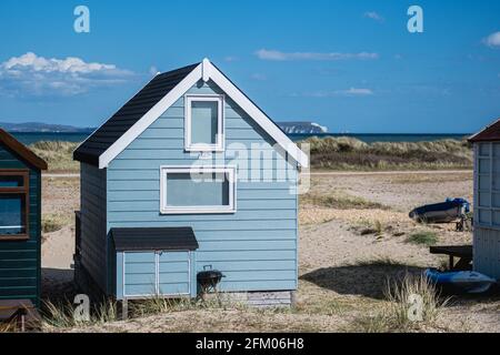 Strandhütten in Mudespit am Hengitsbury Head, Dorset Stockfoto