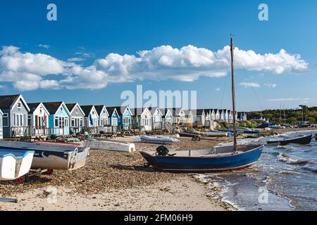 Strandhütten in Mudespit am Hengitsbury Head, Dorset Stockfoto