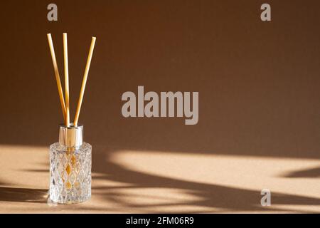 Air Refresher Flasche, Aroma Reed Diffuser Flasche home, Duft Sticks, Luxus  close-up Stockfotografie - Alamy