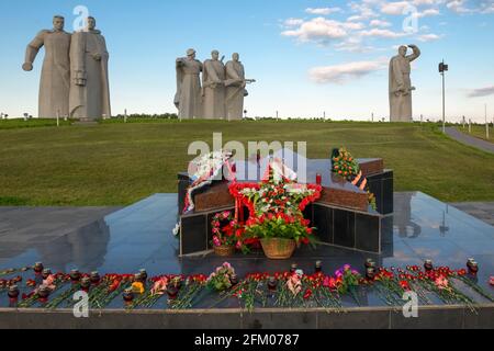 Dorf Nelidovo, Bezirk Wolokolamsk, Region Moskau - 20. August 2020: Denkmal für die „Panfilov Heroes“ im Dorf Dubosekovo. Die 28 Panfilov's Stockfoto