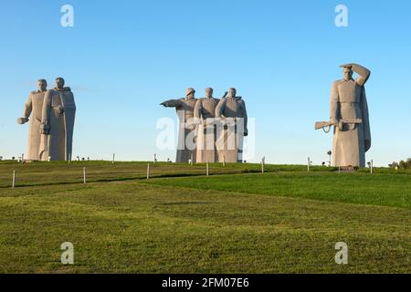 Dorf Nelidovo, Bezirk Wolokolamsk, Region Moskau - 20. August 2020: Denkmal für die „Panfilov Heroes“ im Dorf Dubosekovo. Die 28 Panfilov's Stockfoto