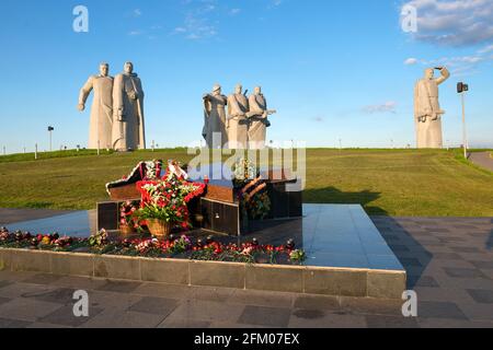 Dorf Nelidovo, Bezirk Wolokolamsk, Region Moskau - 20. August 2020: Denkmal für die „Panfilov Heroes“ im Dorf Dubosekovo. Die 28 Panfilov's Stockfoto