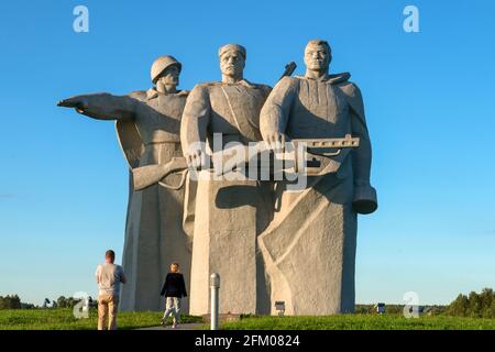 Dorf Nelidowo, Bezirk Wolokolamsk, Region Moskau - 20. August 2020: Ein Treueeid an das Mutterland! Denkmal für 'Panfilov Heroes' in der Stockfoto