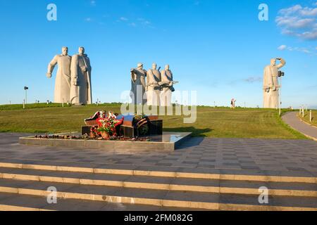 Dorf Nelidovo, Bezirk Wolokolamsk, Region Moskau - 20. August 2020: Denkmal für die „Panfilov Heroes“ im Dorf Dubosekovo. Die 28 Panfilov's Stockfoto