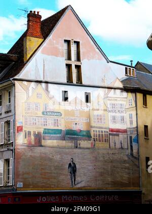 Graffiti auf dem alten Stadtgebäude in Chartres, Frankreich Stockfoto