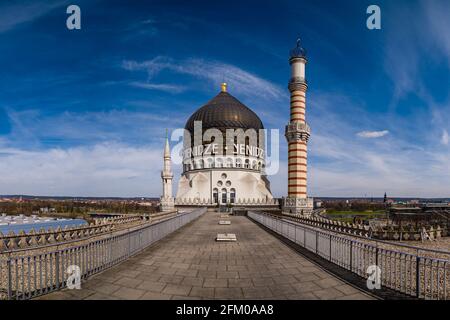 Panoramablick auf das Gebäude Yenidze, das wie eine Moschee aussahen, war früher eine Zigarettenfabrik. Stockfoto