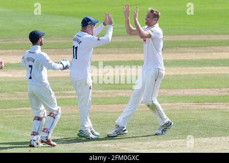 Paul Walter von Essex feiert die Einnahme des Wickels von Shivnarine Chanderpaul während Essex CCC gegen Lancashire CCC, Specsavers County Championship Divisi Stockfoto