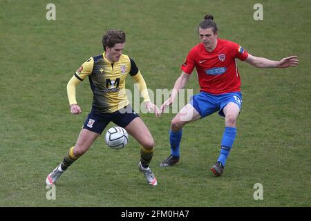 Charlie Cooper von Woking und Matt Robinson von Dagenham und Redbridge während Dagenham & Redbridge gegen Woking, Vanarama National League Football beim C Stockfoto