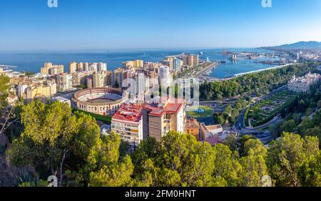 Panorama über die Stadt Malaga mit der Stierkampfarena. Stockfoto