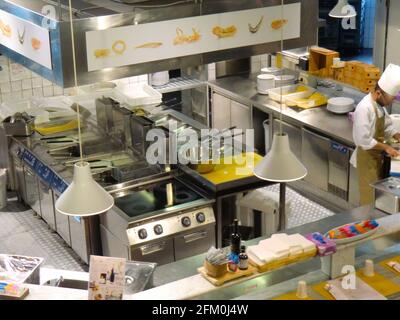 Restaurant in Eataly, Rom, Italian Food Emporium und Restaurants. Das ehemalige Terminal von Ostiense, Italien Stockfoto