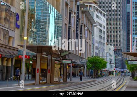 Sydney Stadtbahnhaltestelle mit fast menschenleeren Straße während der Reise 19 2020 George Street Sydney Australien Stockfoto