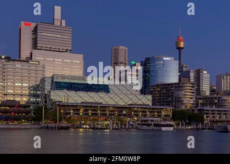 Sonnenuntergang über der One Shelly Street, dem Hauptsitz der Macquarie Bank, Kings Wharf am Darling Harbour, Sydney, Australien. Stockfoto