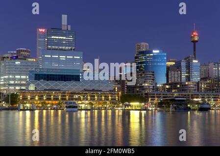 Sonnenuntergang über der One Shelly Street, dem Hauptsitz der Macquarie Bank, Kings Wharf am Darling Harbour, Sydney, Australien. Stockfoto