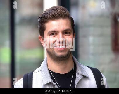 London, Großbritannien. Mai 2021. Sonny Jay verlässt die Studios von Global Radio. Kredit: Mark Thomas/Alamy Live Nachrichten Stockfoto