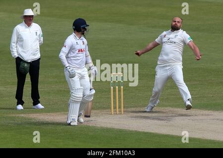 Joe Leach bei Bowling-Action für Worcestershire während Worcestershire CCC gegen Essex CCC, Specsavers County Championship Division 1 Cricket in New Road o Stockfoto