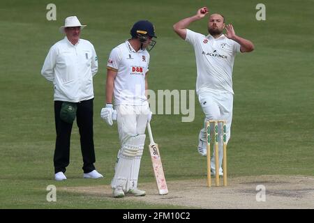 Joe Leach bei Bowling-Action für Worcestershire während Worcestershire CCC gegen Essex CCC, Specsavers County Championship Division 1 Cricket in New Road o Stockfoto