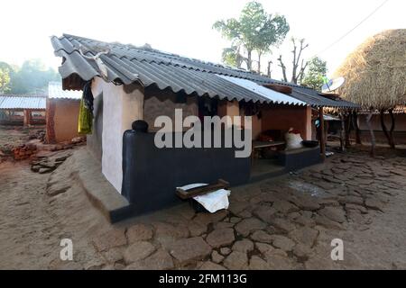 Traditionelles Haus im Dorf Hattaguda, Andhra Pradesh, Indien. GUTOB-GADABA-STAMM Stockfoto