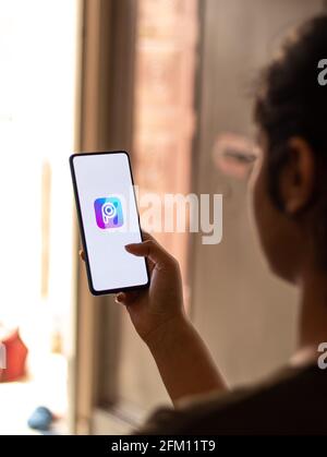 Assam, indien - 04. Mai 2021 : PicsArt auf dem Handy-Bildschirm Stock Bild. Stockfoto