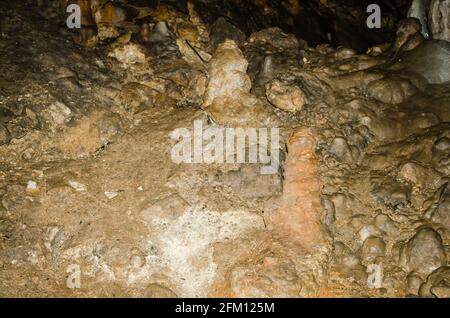 Diese Höhle befindet sich in der Schlucht von Serbien und heißt Resavska pecina. Stockfoto