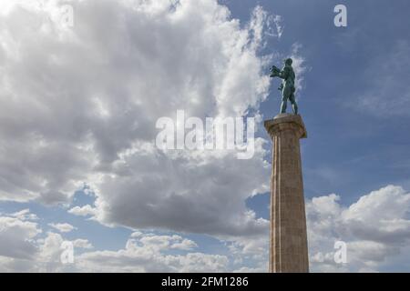 Das Pobednik-Denkmal, das Victor-Denkmal auf der Festung Kalemegdan Belgrade Usce am bewölkten Frühlingstag. Stockfoto