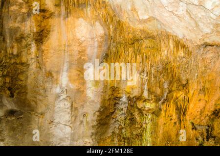 Diese Höhle befindet sich in der Schlucht von Serbien und heißt Resavska pecina. Stockfoto