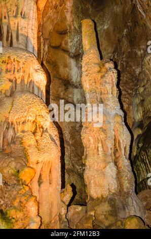 Diese Höhle befindet sich in der Schlucht von Serbien und heißt Resavska pecina. Stockfoto