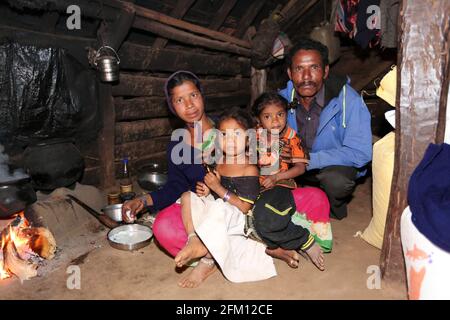 Gadaba-Stammesfamilie im Dorf Hattaguda, Andhra Pradesh, Indien Stockfoto
