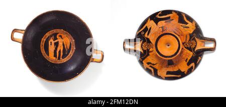 Griechischer Terrakotta-Kylix (Trinkbecher) Mitte des 5. Jahrhunderts v. Chr. - Innenraum, Eros an einem Herm Außen, Vorder- und Rückseite, Bankette Stockfoto