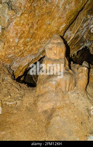 Diese Höhle befindet sich in der Schlucht von Serbien und heißt Resavska pecina. Stockfoto