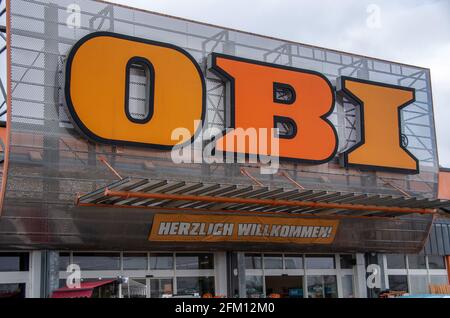 Bamberg, Deutschland - 6.4.2021. Eintritt zu einem Baumarkt der Obi-Kette Stockfoto