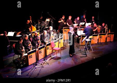 Ray Chester Big Band im Customs House, South Shields Stockfoto