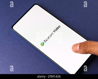 Assam, indien - 04. Mai 2021 : Tencent Video-Logo auf Telefonbildschirm Stock Bild. Stockfoto